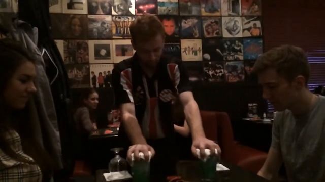 TGI Fridays. Коктейль "Жаба" смотреть онлайн