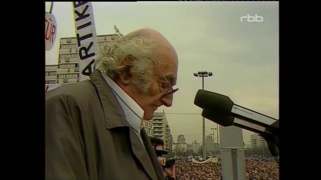 Rede von Stefan Heym auf der Großdemonstration am 4. November 1989 auf der Alexanderplatz in Berlin смотреть онлайн