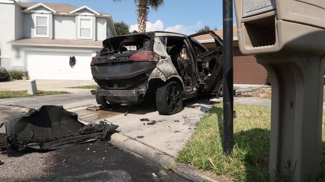 EV Car Fire, Chevy Bolt Catches Fire In Driveway смотреть онлайн