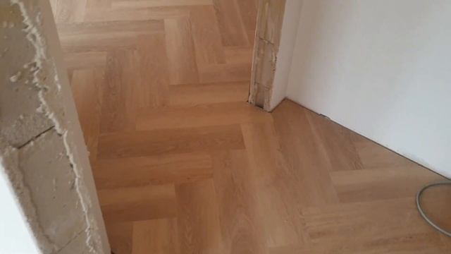 Jodła Z Vinyli Na Pływająco Arbiton Amaron Herringbone Dąb Dearwood | Realizacja Directfloor Poznań