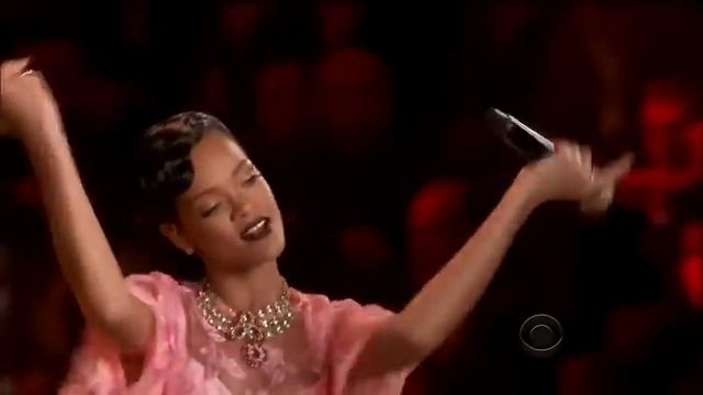 Rihanna - Phresh Out The Runway Victoria's Secret Fashion Show смотреть онлайн