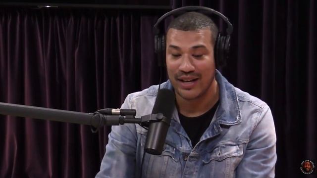 Joe Rogan | When Being an Entertainment Reporter Goes Wrong w/Michael Yo смотреть онлайн