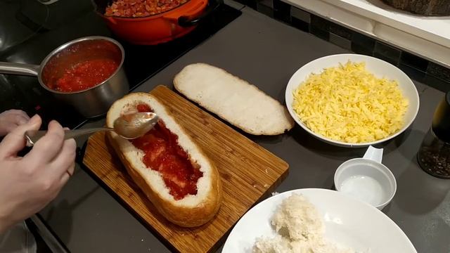 Пицца по домашнему, в хлебе. Просто, быстро и очень вкусно. #пицца #духовка #хлеб #сыр #вкусно смотреть онлайн