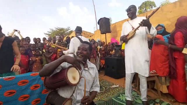 Studio Shap Shap live dans les quartiers de Niamey смотреть онлайн