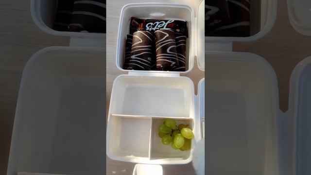 Собираю ланч бокс в Packing lunch box for school. смотреть онлайн