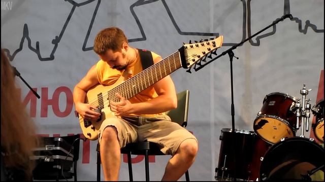 Василий Чернов (12-ти струнная бас гитара) 09.08.2013 смотреть онлайн
