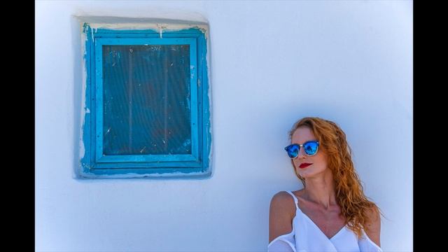 LS 2_3 - WHITE IN CONTRAST TO COLOR