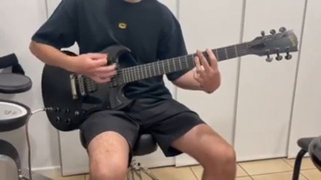 Guitar cover of American idiot by Green Day played on my 2011 Gibson SG Gothic Morte смотреть онлайн