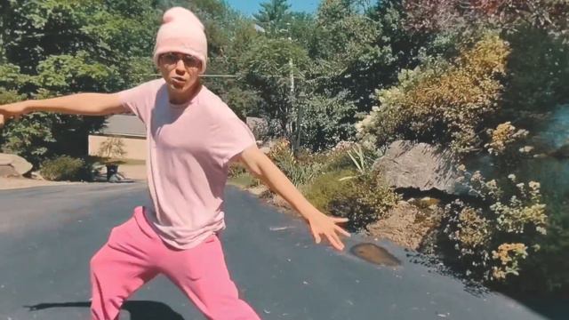bbno$ - edamame (Logan & Elijah Boisvert) смотреть онлайн
