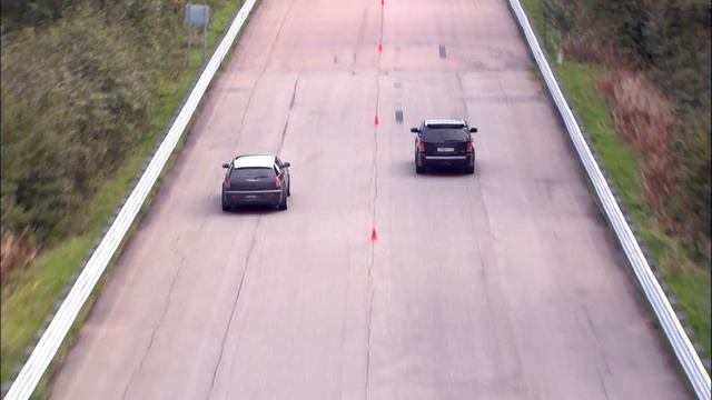Jeep SRT-8 Supercharged vs Chrysler 300C Supercharged смотреть онлайн