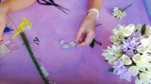 Маленькие цветы из гофрированной бумаги. Мастер класс. Цветы из бумаги.