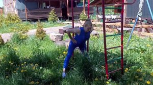 ПЕНСИОНЕРОЧКУ ЛЕНОЧКУ КОЛБАСИТ