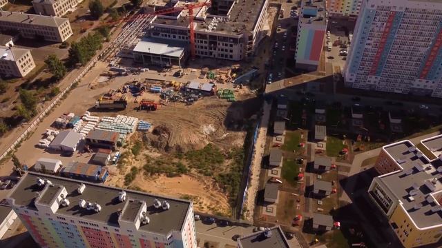ЖК "Корабли"и школа 800. С высоты птичьего полета. 4К смотреть онлайн