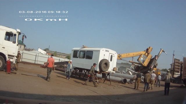 Кран упал в Уфе смотреть онлайн