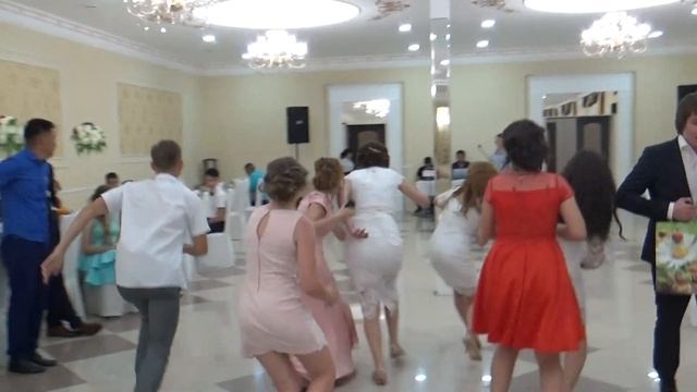 Сасыколи, выпускной 9 кл. Игра "Сэлфи с ..." смотреть онлайн
