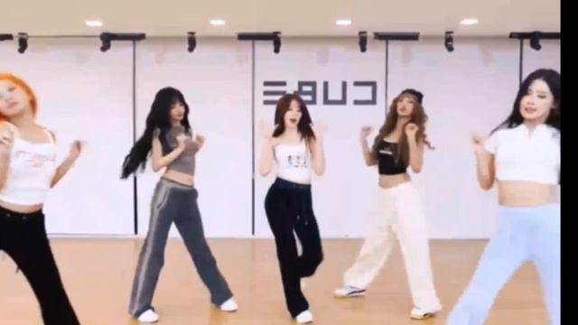 Klaxon G-idle Dance Mirrored. #pink Dream💖✨