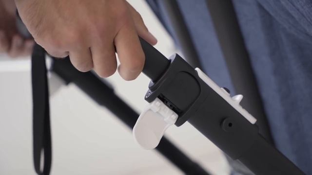 Using the height-adjustable handlebar | Bugaboo Fox смотреть онлайн