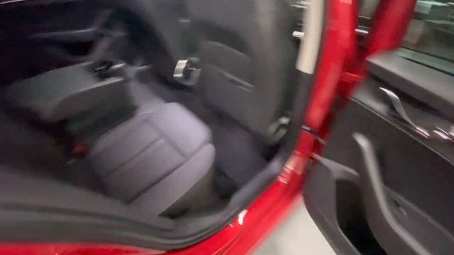 2022 Skoda Octavia Signature Sedan POV Walk Around смотреть онлайн