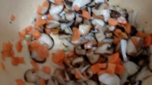 Суп с грибами Шиитаки и куриным мясом. смотреть онлайн