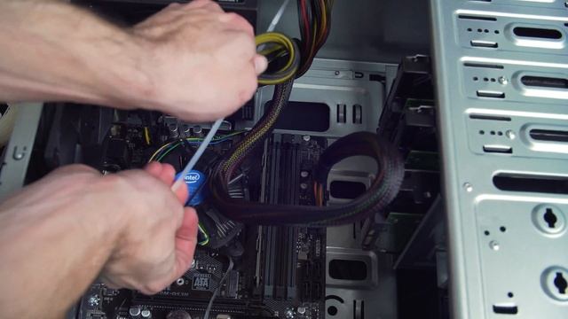 HOW TO BUILD A NAS.... MADE EASY!! смотреть онлайн