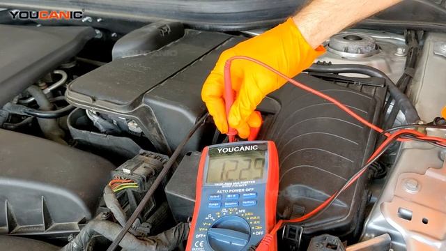 2014–2020 Mercedes-Benz GLA Class x156 - Check Battery Voltage with a Multimeter смотреть онлайн