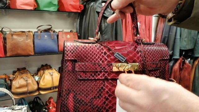 ИТАЛЬЯНСКИЕ СУМКИ?И КУРТКИ?ИЗ КОЖИ ПИТОНА?MADE IN ITALY??ПРОДАЖА???? смотреть онлайн