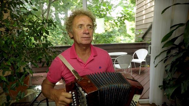 Скоро осень, за окнами август... смотреть онлайн