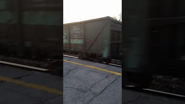 снял несколько поездов на телефон🚃🚃 смотреть онлайн