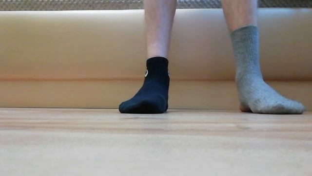 Как правильно убрать дырку в носке смотреть онлайн