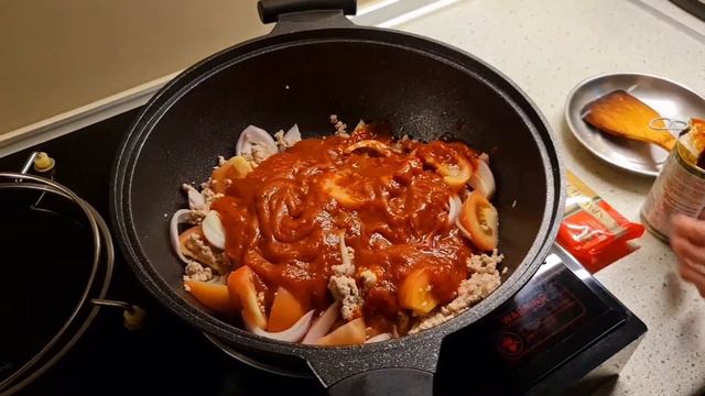 Spaghetti Bolognese using Prego tomato puree. See description for recipe. 肉酱意粉 смотреть онлайн