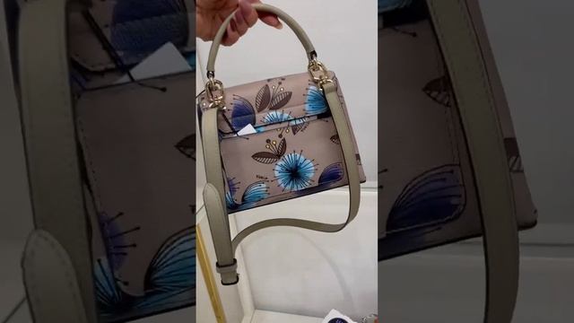 Женские сумочки с цветным принтом от бренда Furla из линии 1927: Подробный обзор смотреть онлайн