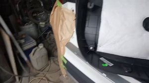 Снять обшивку крышки багажника Джили Эмгранд Х