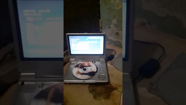 портативный двд плеер работает после ремонта. смотреть онлайн