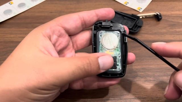 2016-2022 Toyota Smart-Key Battery Replacement ( Camry, Corolla, Avalon, Highlander RAV4,Prius,etc смотреть онлайн