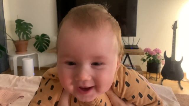 Безудержное веселье перед сном? Дэниелу 4 месяца ?? Будни мамы в Швеции смотреть онлайн