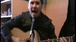 Стон знакомый замка снова будит меня