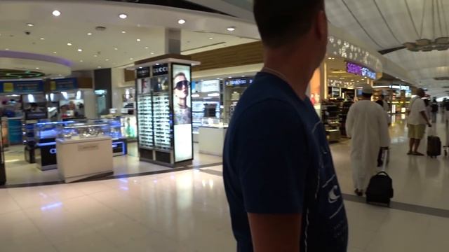 Таиланд. СУМАСШЕДШИЕ ЦЕНЫ в дьюти фри, аэропорт Бангкока Суварнабхуми. Что купить, где поесть? смотреть онлайн