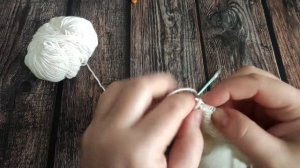 Новогодний свитер и шапочка для мишки спицами ?