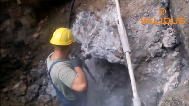 МОЩНЫЙ ОТБОЙНЫЙ МОЛОТОК В РАБОТЕ смотреть онлайн