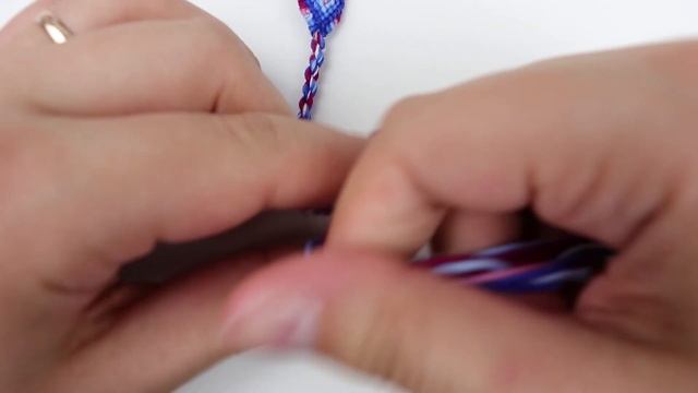 TWISTED TIES [CC] || Friendship Bracelets смотреть онлайн
