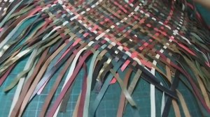 Плетеная сумочка из кожи. Рабочий обучающий процесс