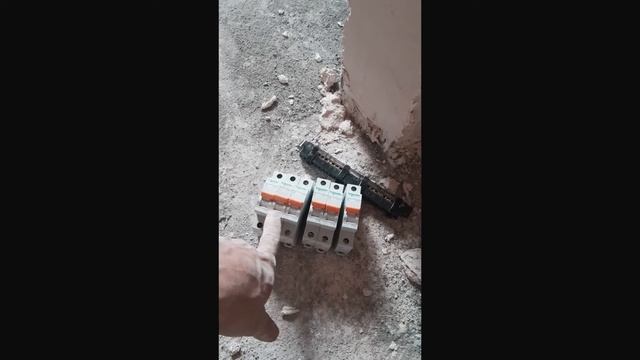 Монтаж электрощитка на втором этаже. Влог о стройке дома.