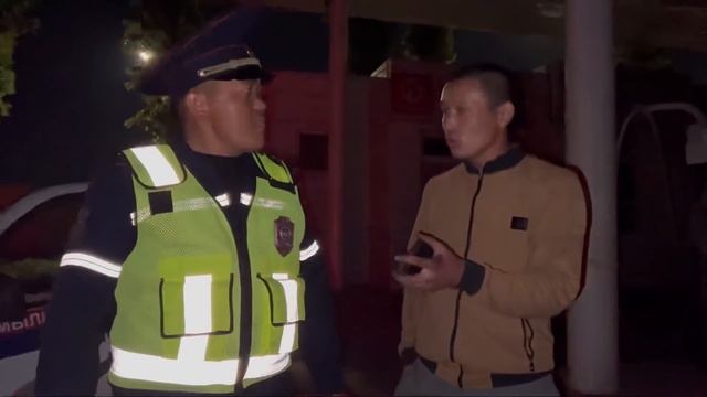 Лед фары и дальний свет! Предупреждение и до первого АЗС. смотреть онлайн