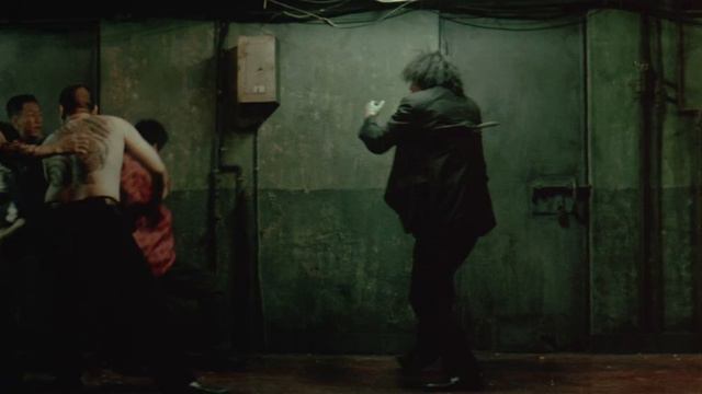 Сцена в коридоре (Олдбой / Oldeuboi, 2003) смотреть онлайн
