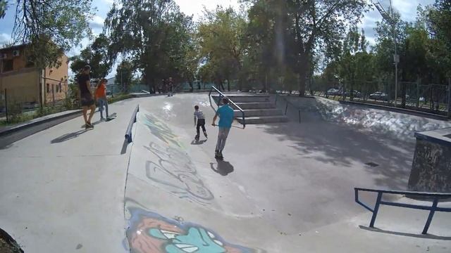 1-day kick scooter tricks - Саша "Малой" в скейтпарке Перово 20180813 смотреть онлайн