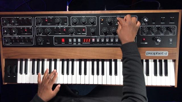 The Prophet 5 | The Retro Synth That Touches Your Soul! смотреть онлайн