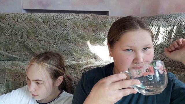 Разговорное видео с подругой. Едим сладости) смотреть онлайн