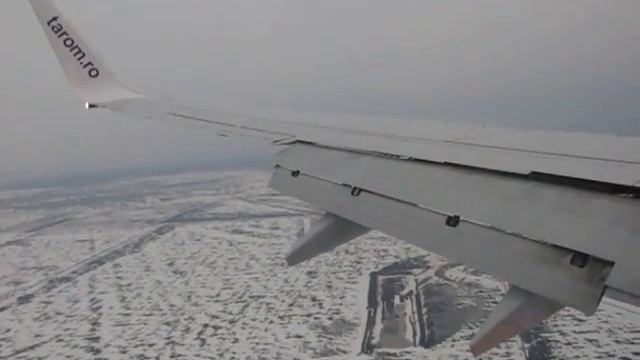 Tarom landing to Henri Coanda (Otopeni) airport смотреть онлайн