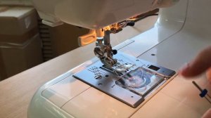 Как шить двойной иглой. Установка, заправка и настройки швейной машинки