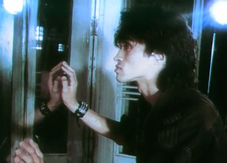 Виктор ЦОЙ - ЗАКРОЙ ЗА МНОЙ ДВЕРЬ, Я УХОЖУ смотреть онлайн